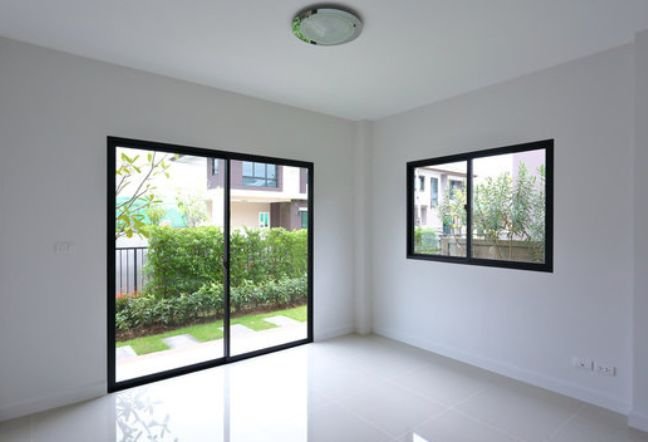 A Vidraçaria que atende todas as demandas. Tudo que você precisa em uma única vidraçaria. Os melhores preços você encontra na Vidraçaria Inhoverá.